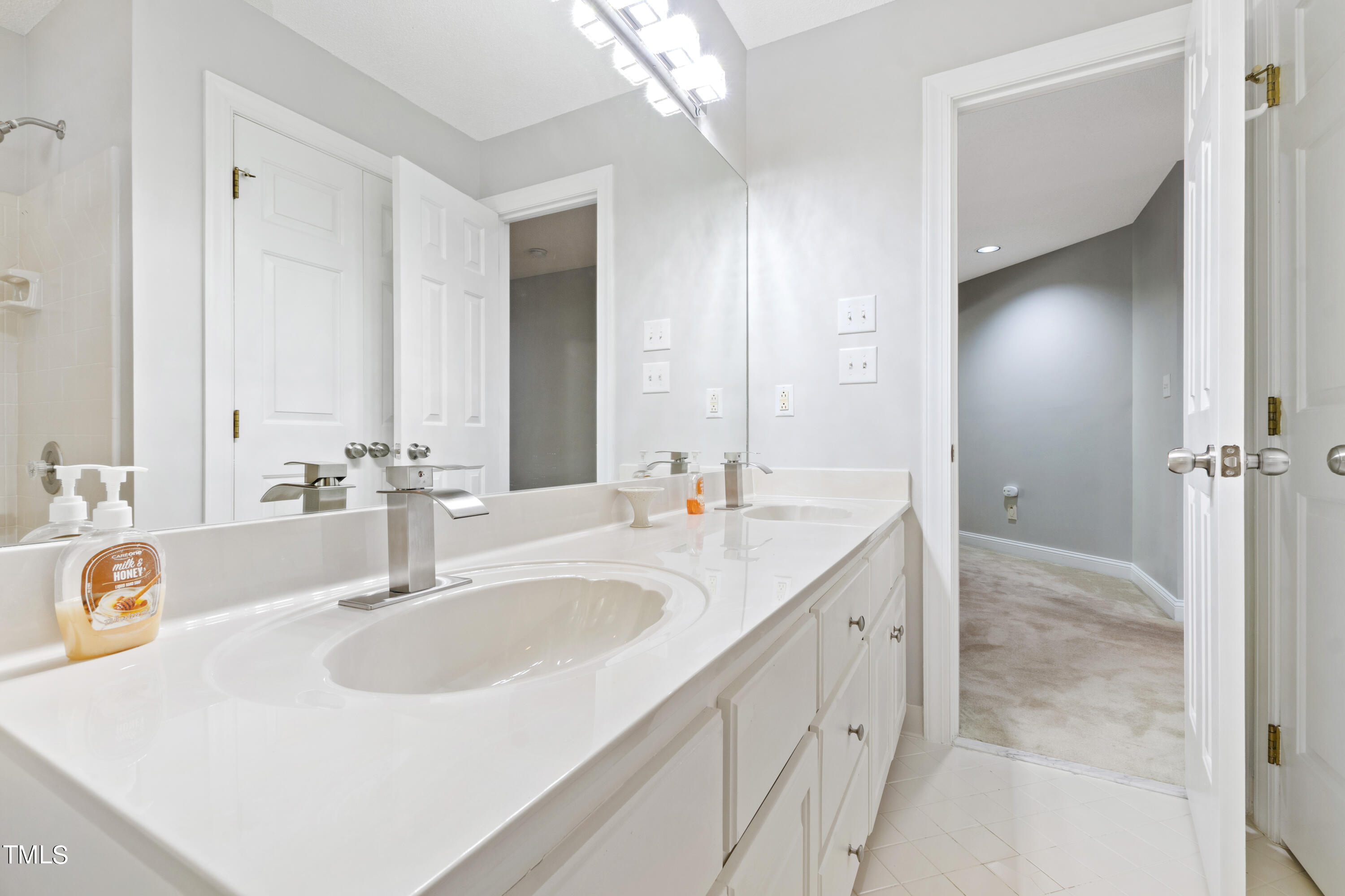 200 Fulham Place Raleigh, NC 27615 - Photo 28 of 34 Bathroom 2