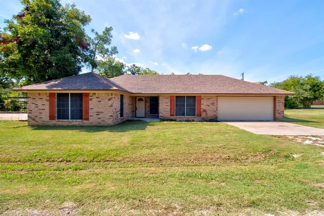 $1,400 | 373 Old Shawnee Trail Drive, Gordonville, TX 76245