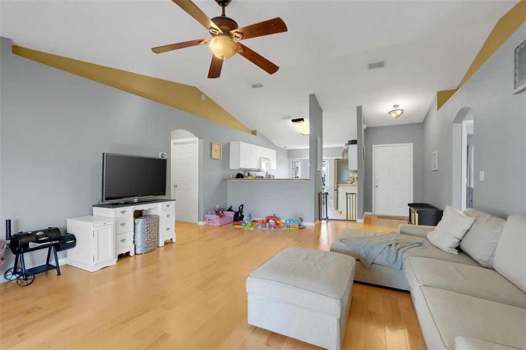 14 Bay Ridge Loop Mascotte, FL 34753 - Photo 10 of 34