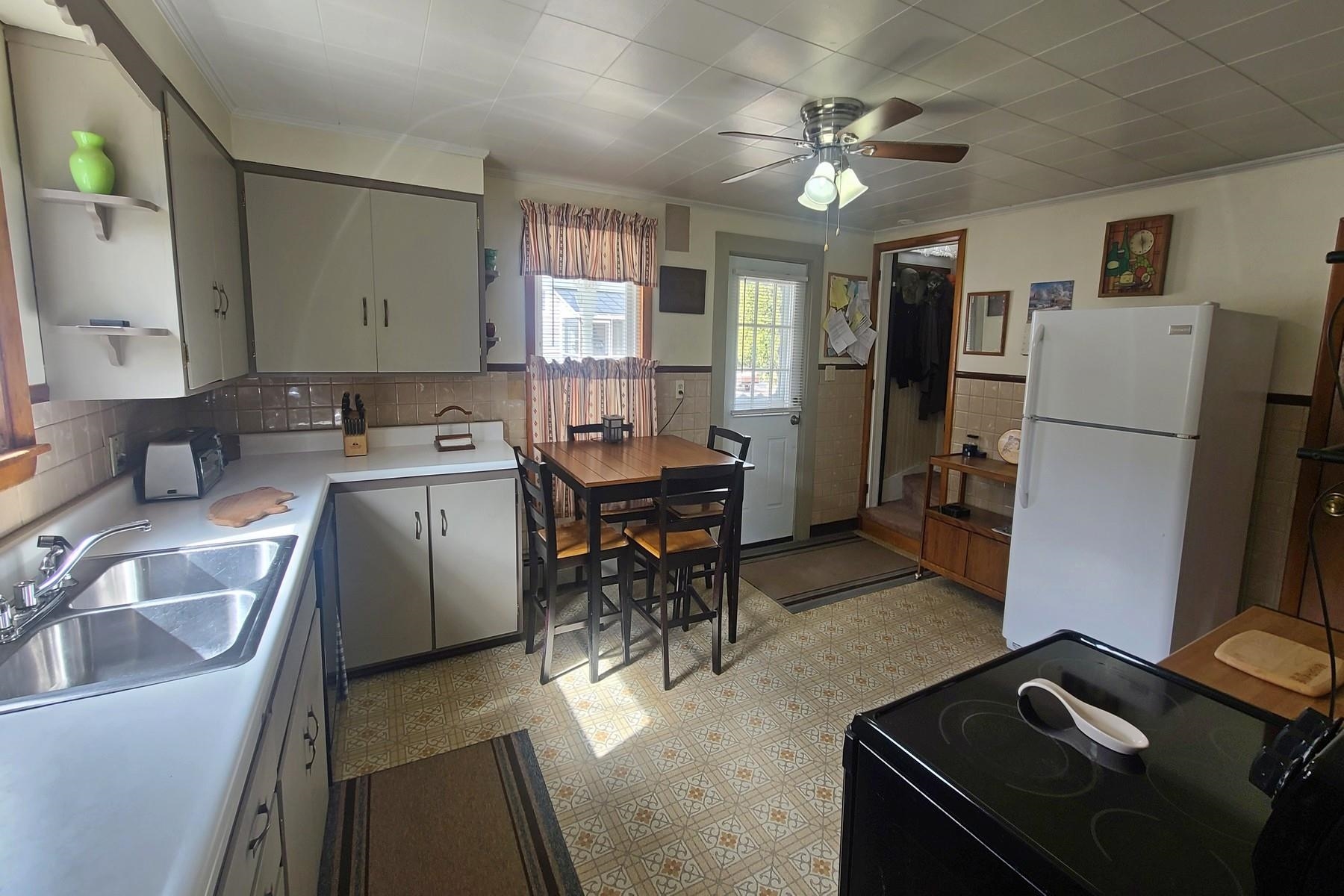 40-42 Patch Street Proctor, VT 05765 - Photo 3 of 16