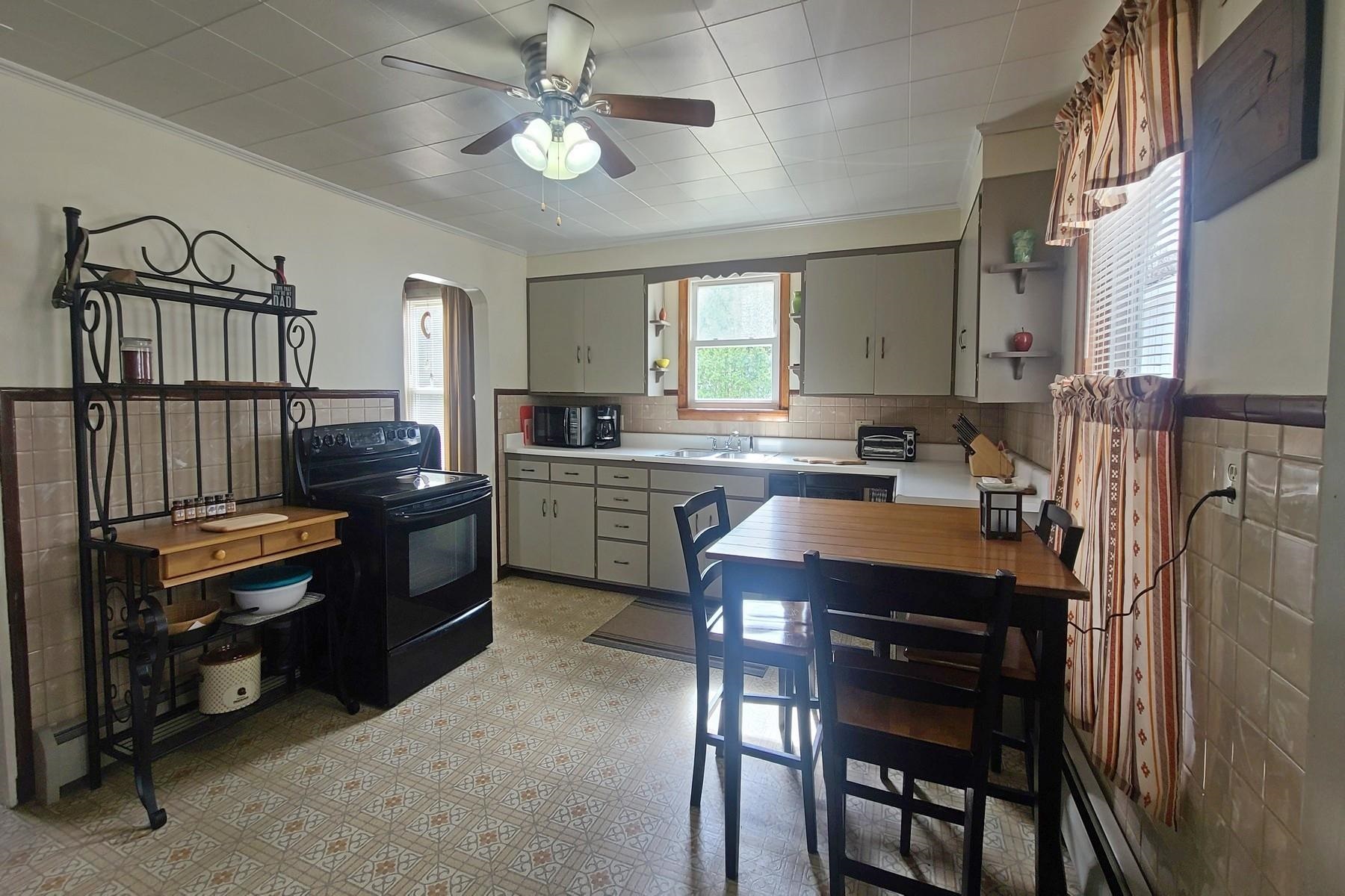 40-42 Patch Street Proctor, VT 05765 - Photo 4 of 16