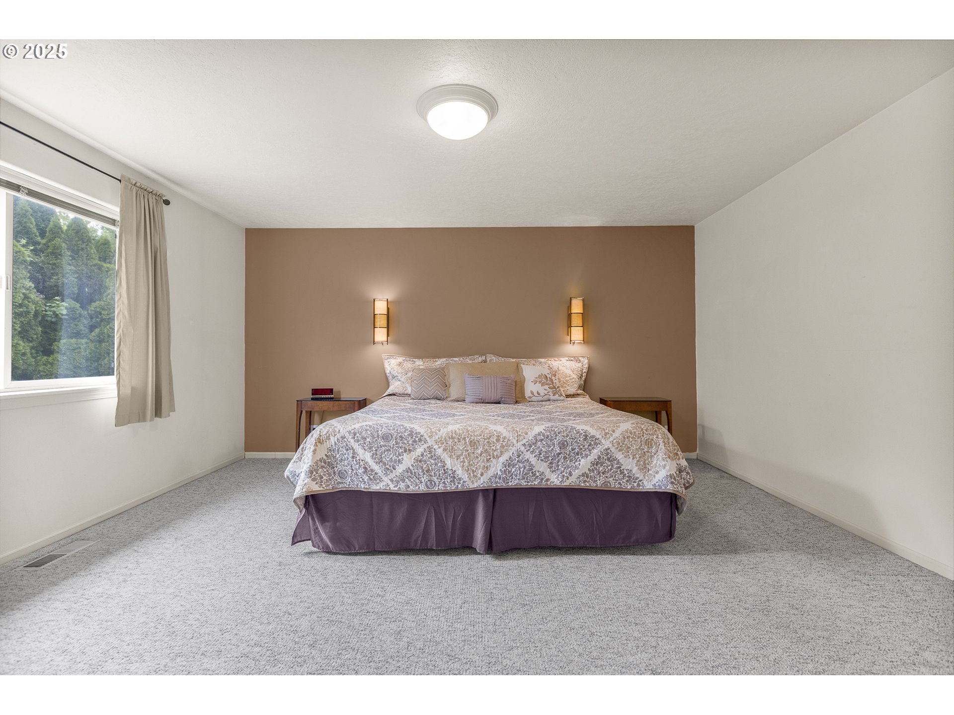 2335 Sony Loop Eugene, OR 97404 - Photo 14 of 30 a bedroom with a bed and window