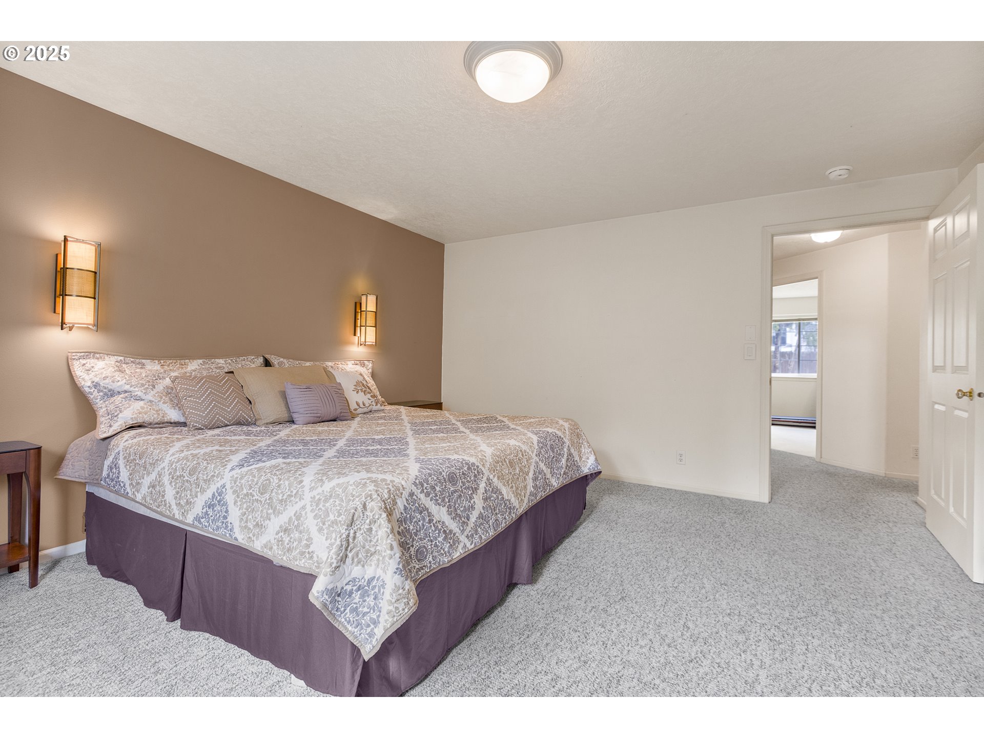 2335 Sony Loop Eugene, OR 97404 - Photo 15 of 30 a spacious bedroom with a bed and a lamp