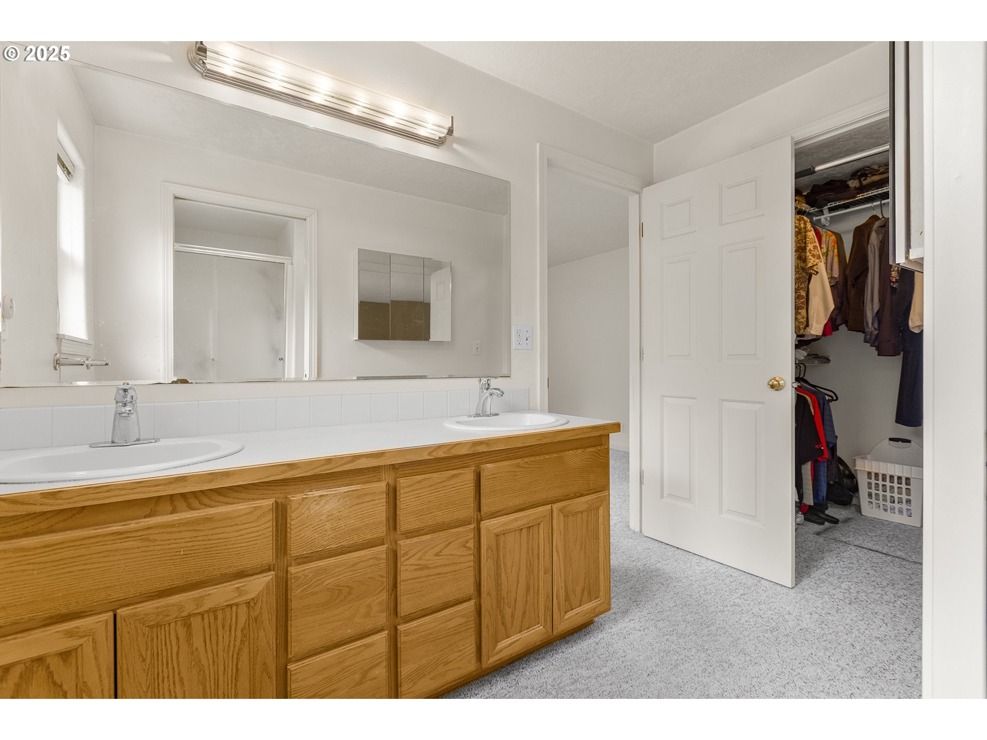 2335 Sony Loop Eugene, OR 97404 - Photo 16 of 30 a bathroom with a sink double vanity