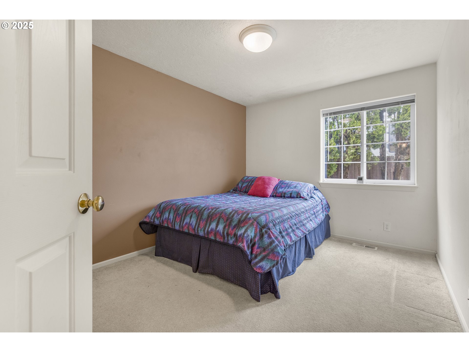 2335 Sony Loop Eugene, OR 97404 - Photo 21 of 30 a spacious bedroom with a bed and a window