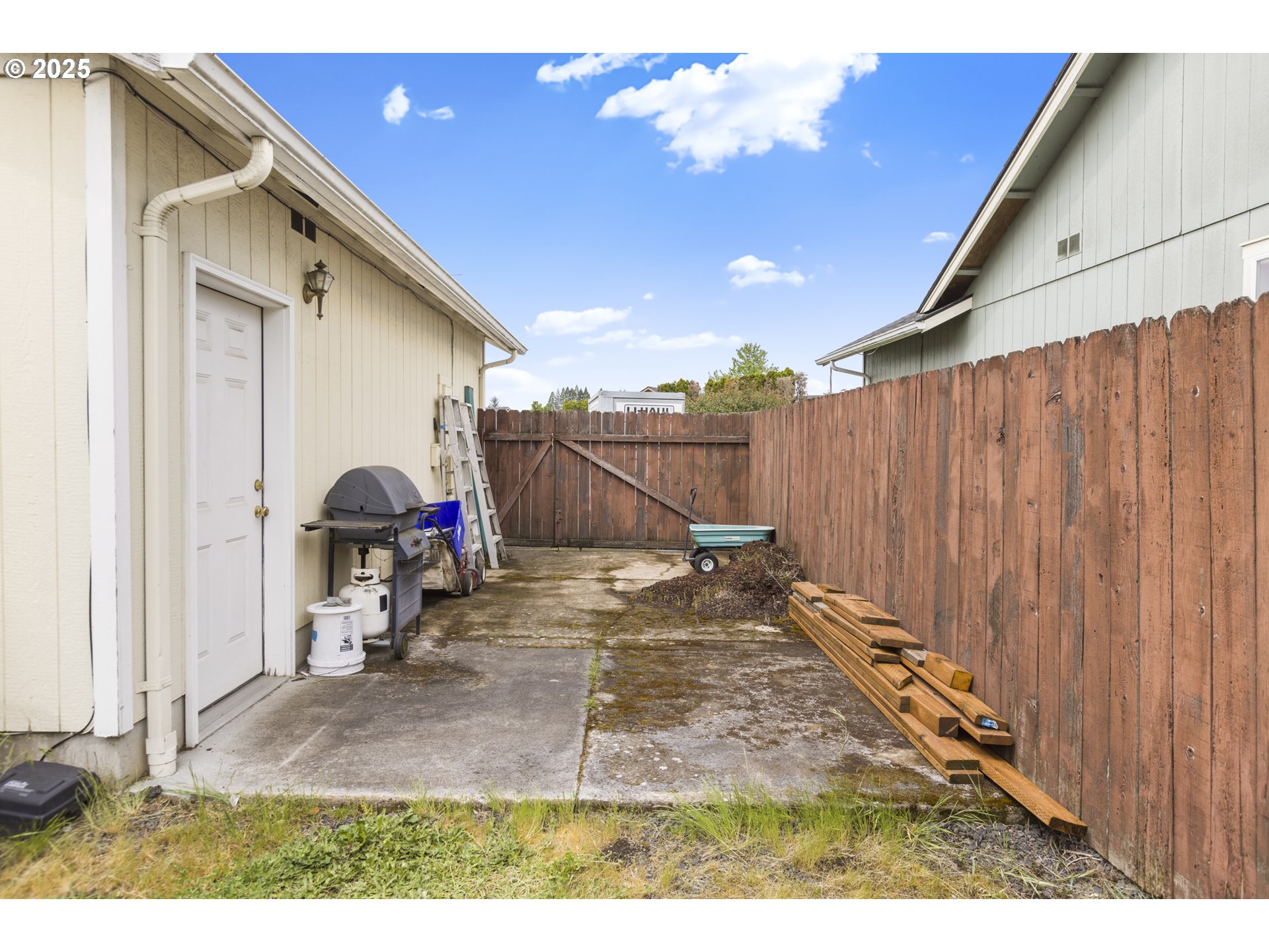 2335 Sony Loop Eugene, OR 97404 - Photo 27 of 30 a view of a backyard with a table and chairs