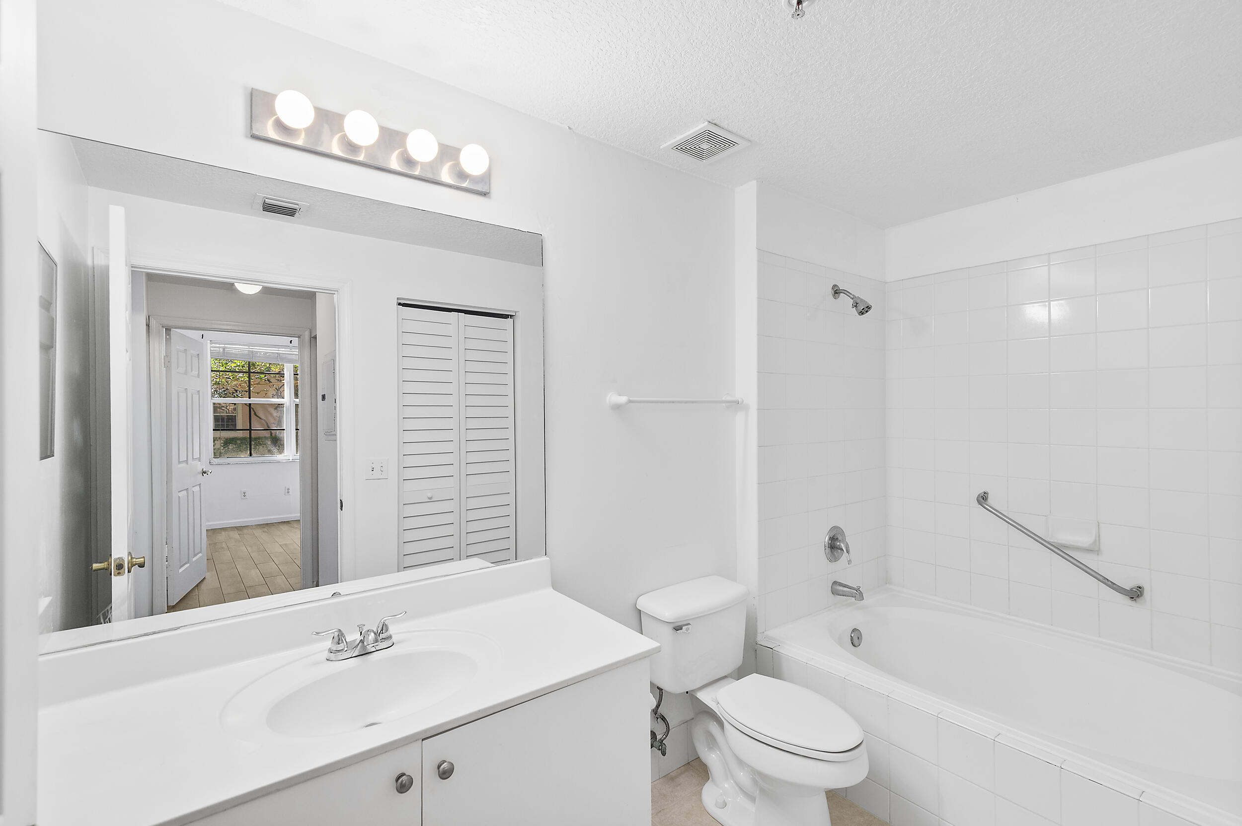 4784 Central Boulevard, Unit 12 Jupiter, FL 33458 - Photo 12 of 23 dsc_5343