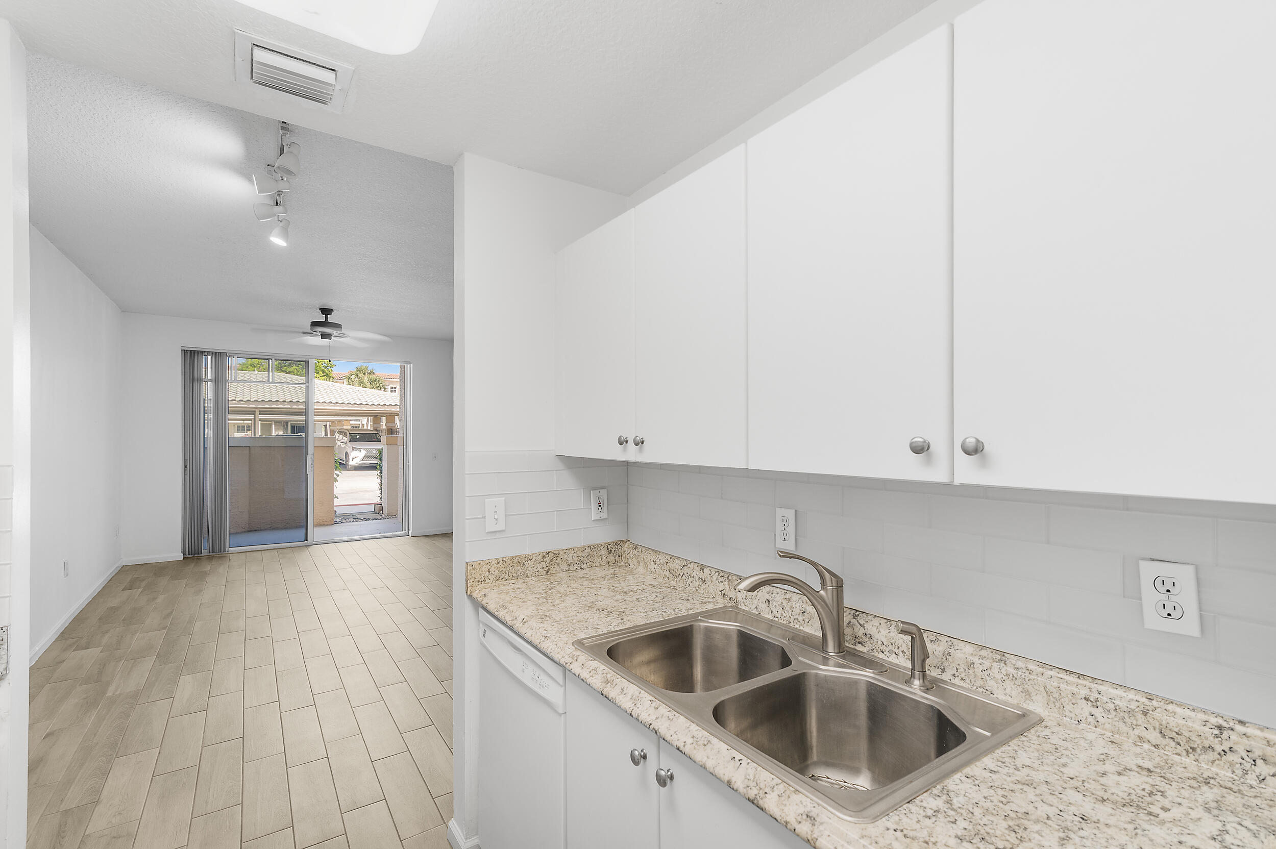 4784 Central Boulevard, Unit 12 Jupiter, FL 33458 - Photo 7 of 23 dsc_5383