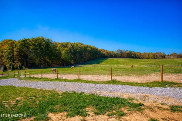 $395,000 | 1008 Tanglewood Boulevard, Jamestown, TN 38556