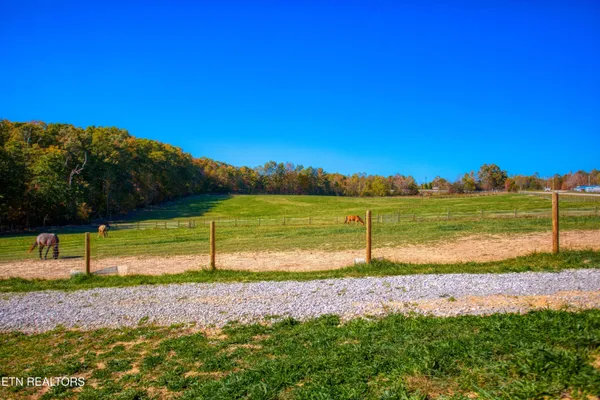 $395,000 | 1008 Tanglewood Boulevard, Jamestown, TN 38556