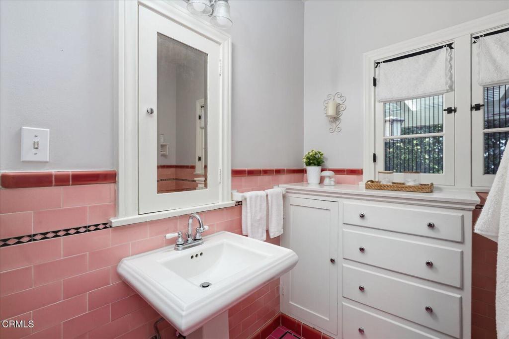 752 Glenview Road Glendale, CA 91202 - Photo 36 of 64 45-Bathroom