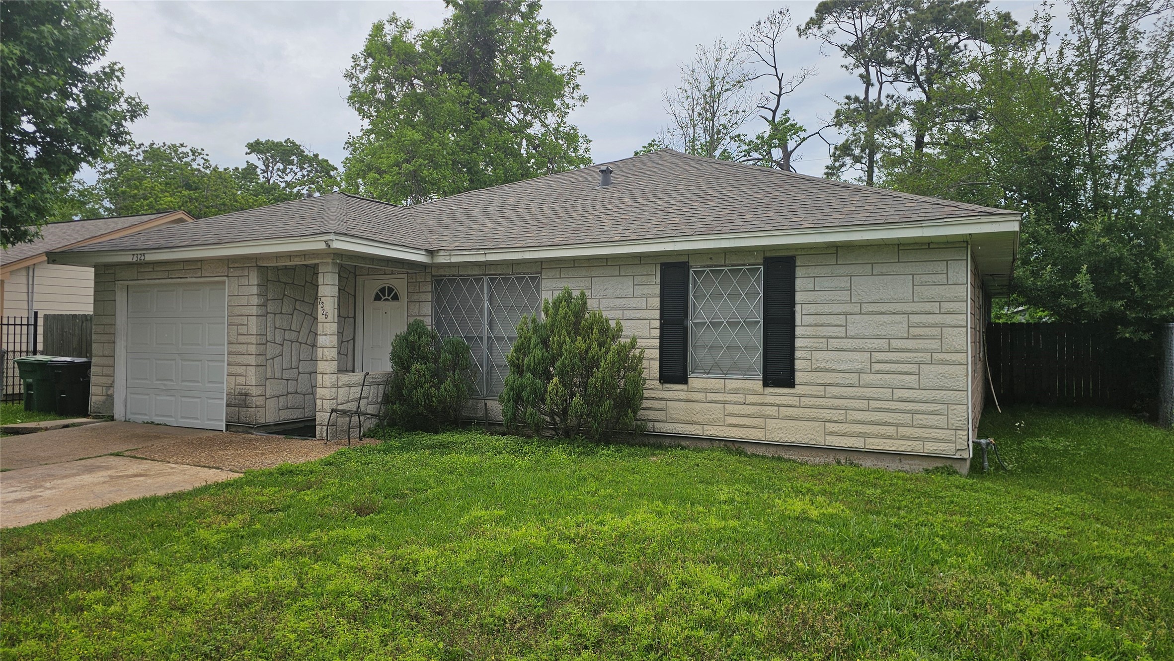 7325 Boggess Road Houston, TX 77016 - Photo 2 of 19