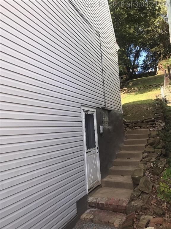 129 Friday Road Pittsburgh, PA 15209 - Photo 3 of 16 SIDE