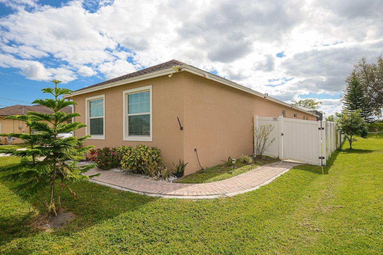 341 Southwest Kestor Drive, Unit 341 Port St. Lucie, FL 34953 - Photo 13 of 19