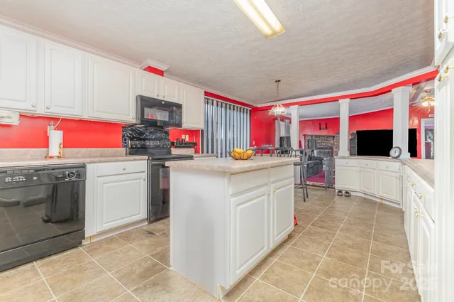 a view of entryway with a outdoor space