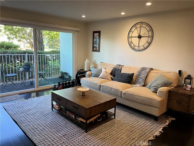 $875,000 | 102 Scholz Plaza, Newport Beach, CA 92663