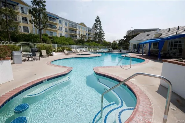 $875,000 | 102 Scholz Plaza, Newport Beach, CA 92663