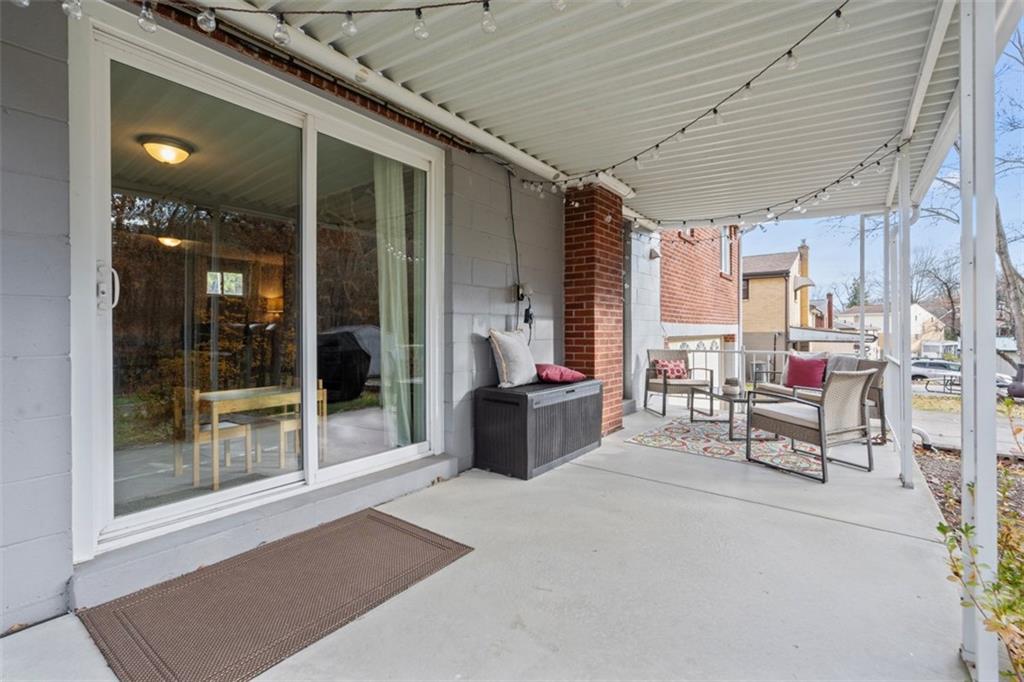 301 Amity Road Glenshaw, PA 15116 - Photo 21 of 30 a living room with furniture