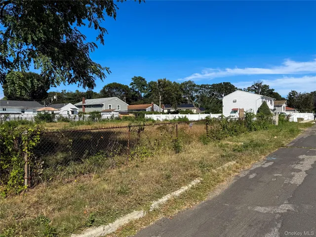$350,888 | 485-lot B 42nd Street, Lindenhurst, NY 11757