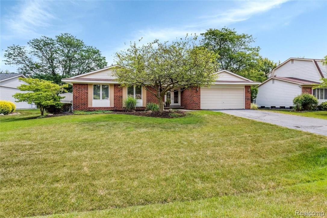 22544 Deerfield Road Novi, MI 48375 - Photo 2 of 37 22544 Deerfield Rd Village-large-030-16-22544 Deerfield Road00030-1500x1000-72dpi.jpg