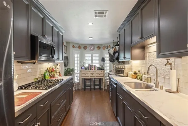 $875,000 | 10409 Riverside Drive, Unit 204, Toluca Lake, CA 91602