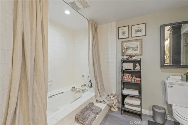 $875,000 | 10409 Riverside Drive, Unit 204, Toluca Lake, CA 91602