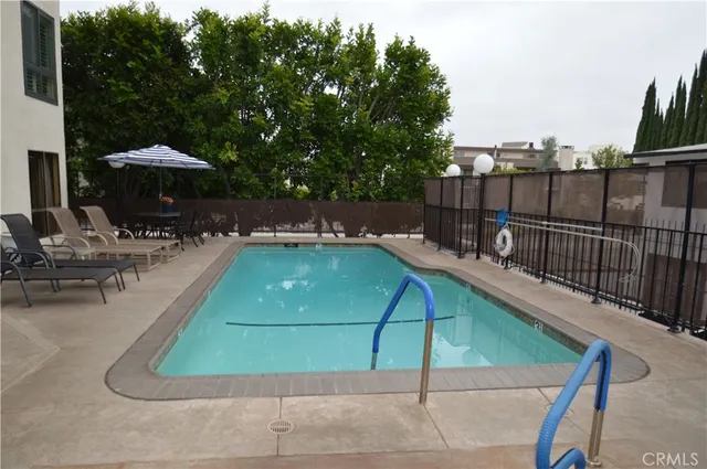 $875,000 | 10409 Riverside Drive, Unit 204, Toluca Lake, CA 91602