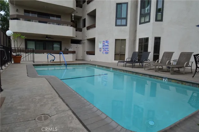 $875,000 | 10409 Riverside Drive, Unit 204, Toluca Lake, CA 91602