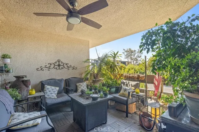 $875,000 | 10409 Riverside Drive, Unit 204, Toluca Lake, CA 91602