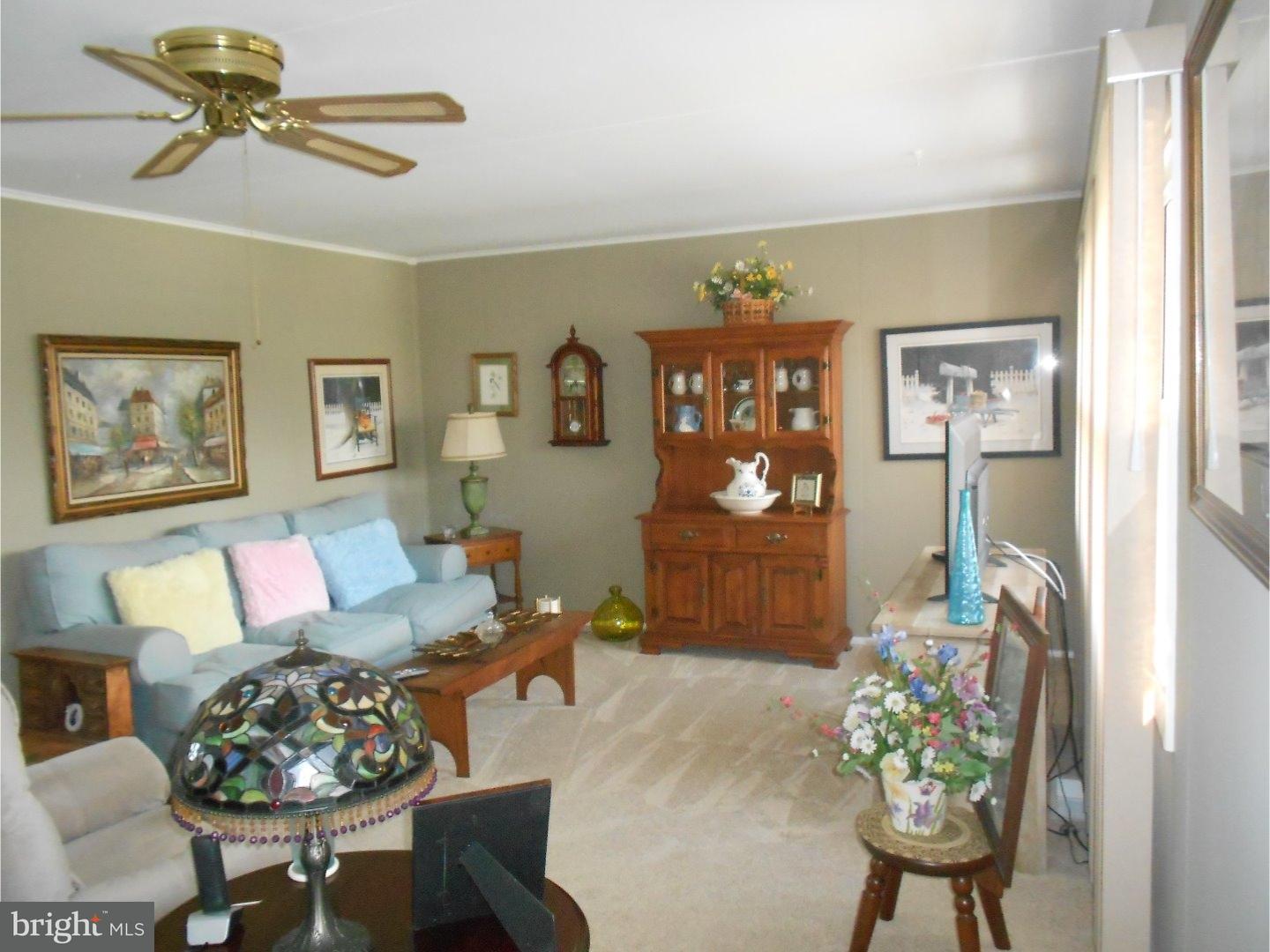 618 Chatham Road Fairless Hills, PA 19030 - Photo 4 of 22 Living Room