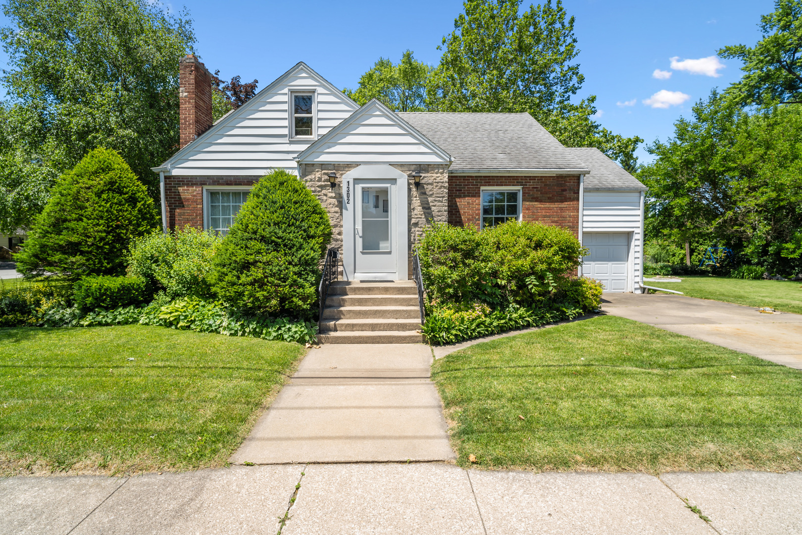 1302 Northwest Cir Dr  