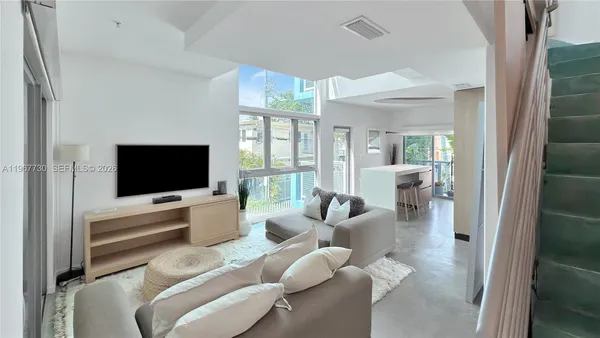 $3,040,000 | 734 Michigan Avenue, Miami Beach, FL 33139