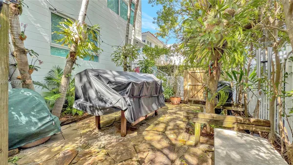$3,040,000 | 734 Michigan Avenue, Miami Beach, FL 33139