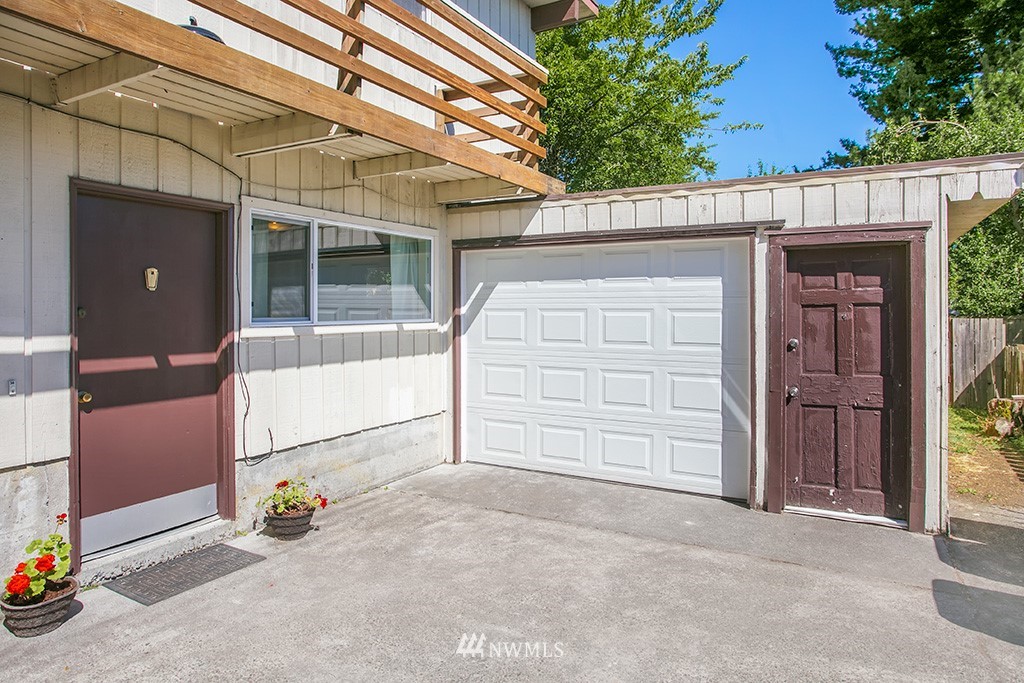 932 North 89th Street Seattle, WA 98103 - Photo 2 of 23 Gallery Image 2