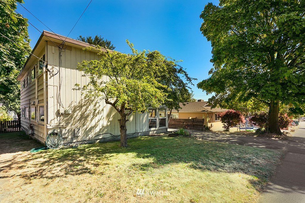 932 North 89th Street Seattle, WA 98103 - Photo 19 of 23 Gallery Image 19