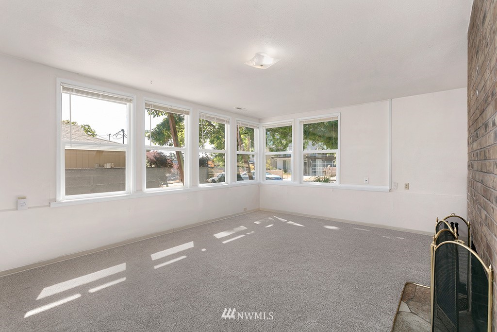 932 North 89th Street Seattle, WA 98103 - Photo 4 of 23 Gallery Image 4