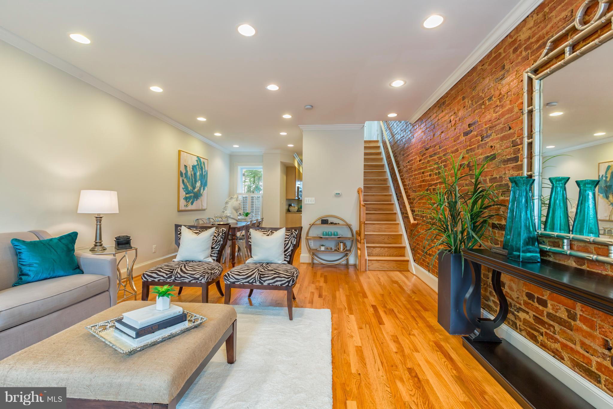 636 L Street Northeast Washington, DC 20002 - Photo 4 of 27 Living Room