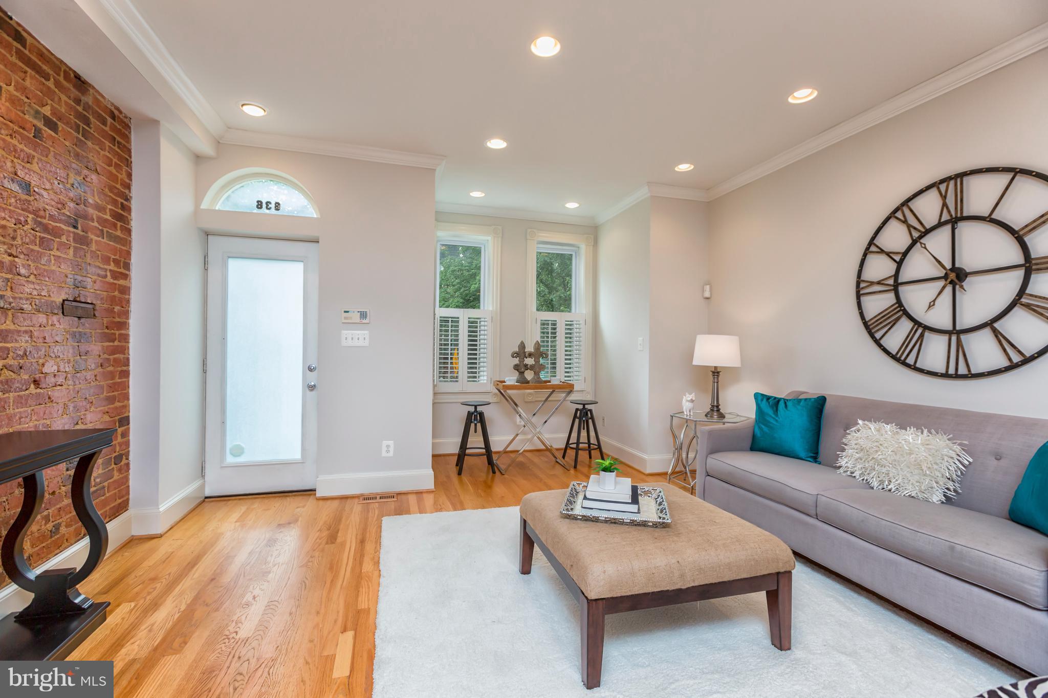 636 L Street Northeast Washington, DC 20002 - Photo 5 of 27 Living Room