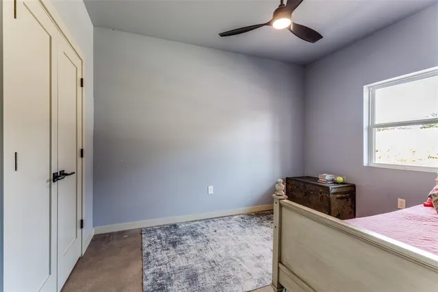 a view of a livingroom with a workspace