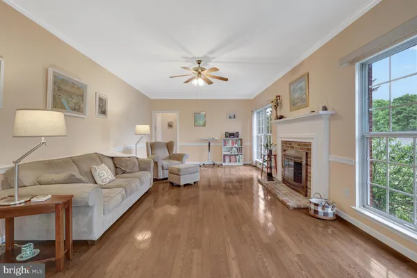 a view of entryway and hall