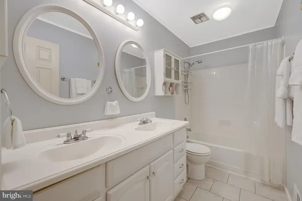 $860,000 | 30125 Merchant Court, Great Falls, VA 22066