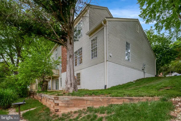 $860,000 | 30125 Merchant Court, Great Falls, VA 22066