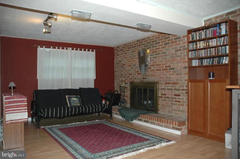 429 Ruth Road Arnold, MD 21012 - Photo 14 of 30 Family Room