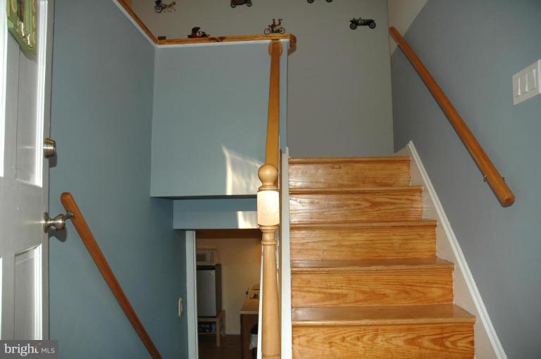 429 Ruth Road Arnold, MD 21012 - Photo 3 of 30 Entrance / Foyer