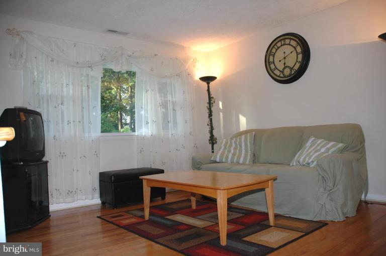 429 Ruth Road Arnold, MD 21012 - Photo 4 of 30 Living Room