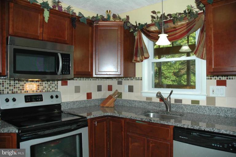 429 Ruth Road Arnold, MD 21012 - Photo 10 of 30 Kitchen