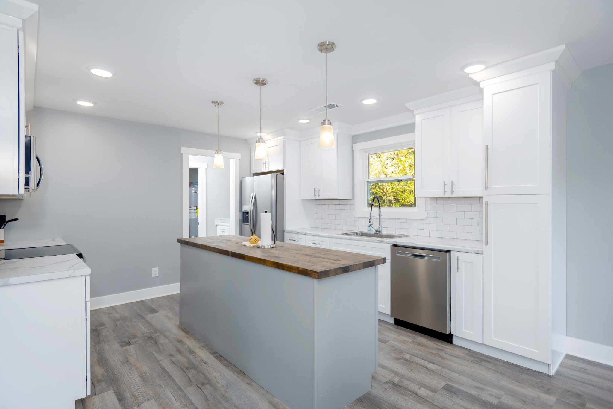 108 Esque Road Bethpage, TN 37022 - Photo 3 of 30 a kitchen with stainless steel appliances granite countertop a sink a stove and a wooden floors