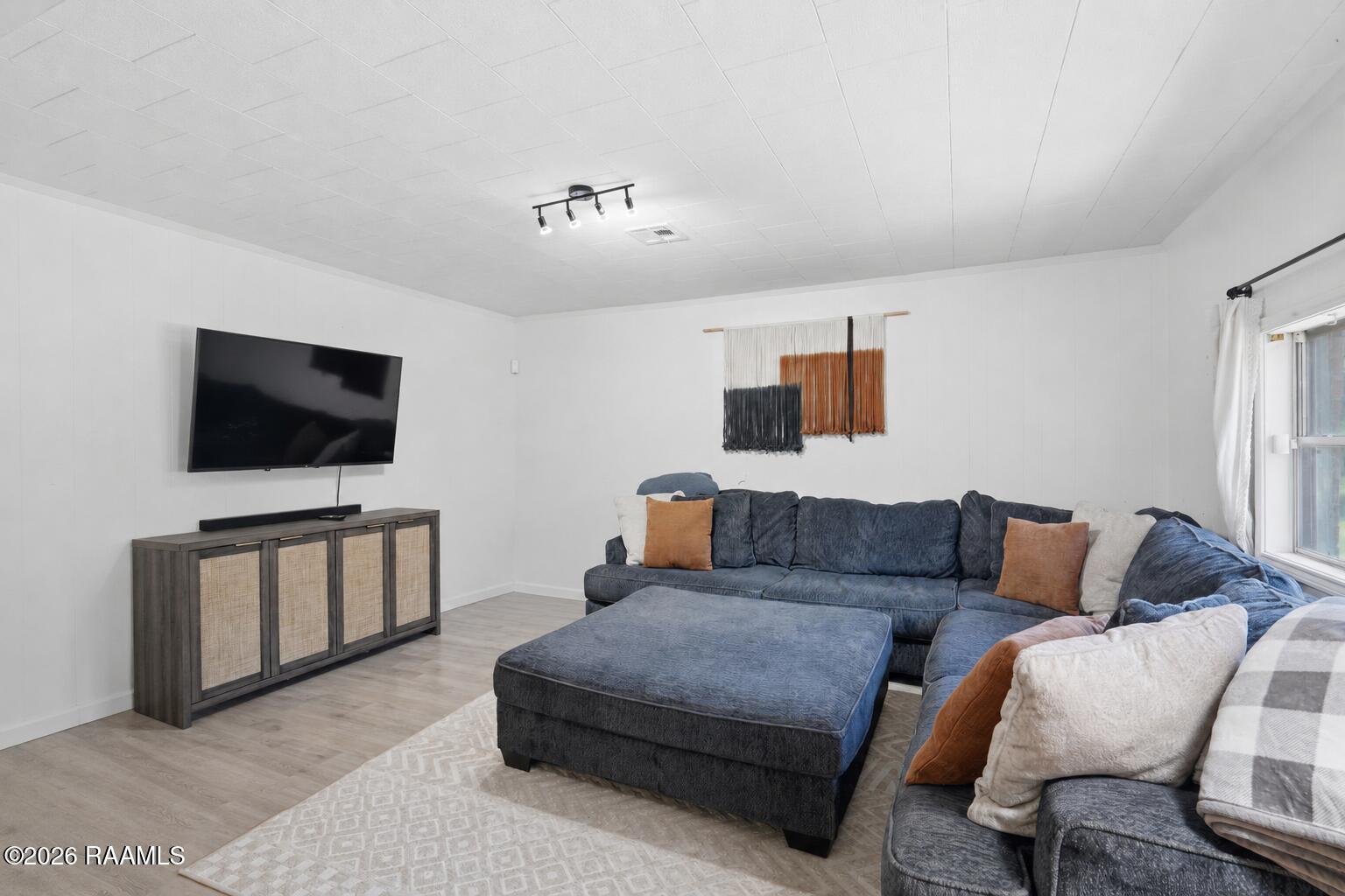 403 Highway 744 Opelousas, LA 70570 - Photo 6 of 20 LivingRoom4032