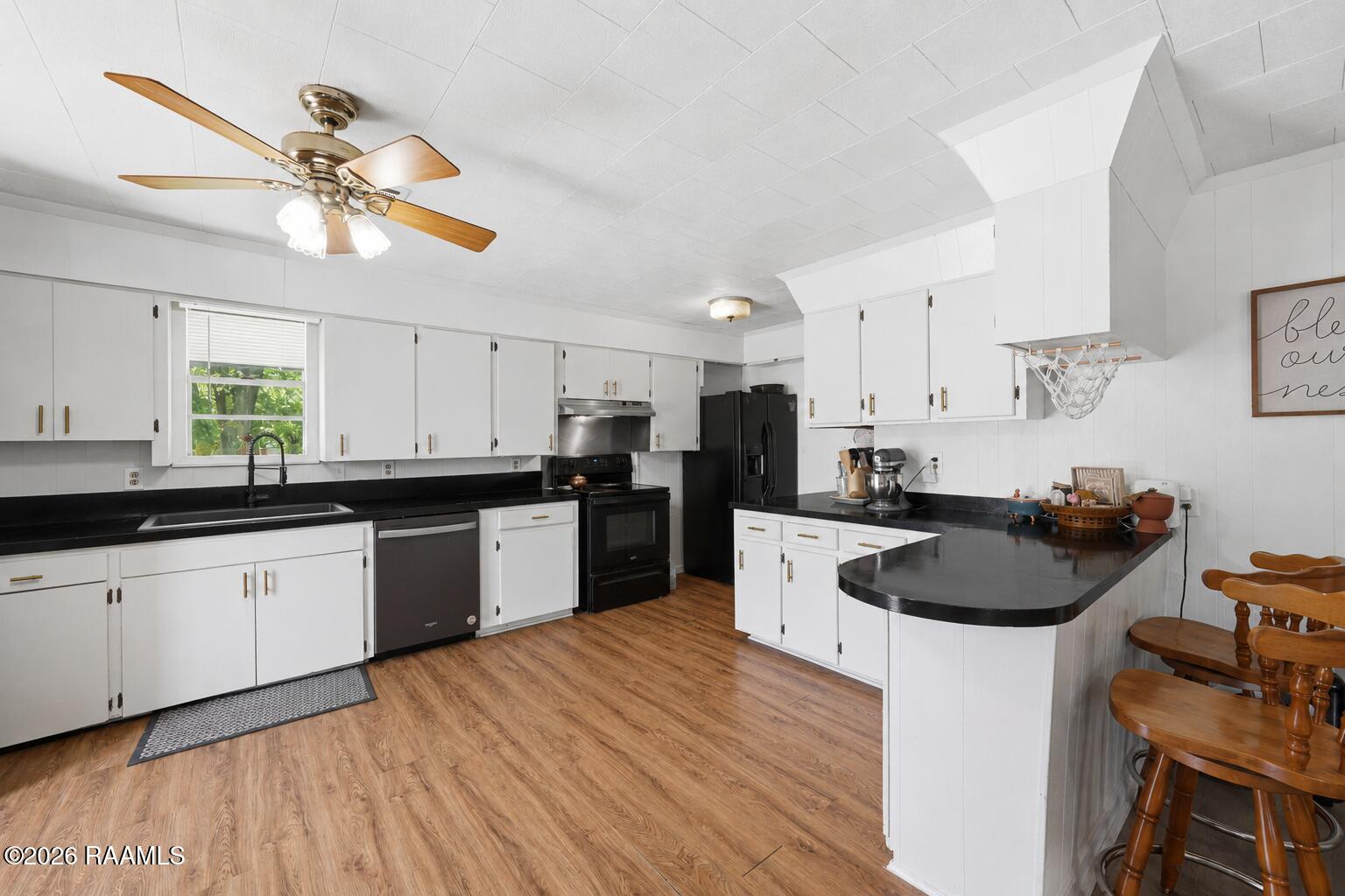 403 Highway 744 Opelousas, LA 70570 - Photo 10 of 20 Kitchen4031