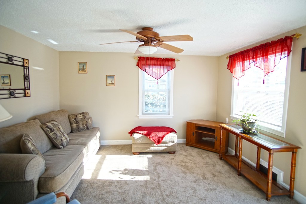 24 Merida Street Springfield, MA 01104 - Photo 3 of 16